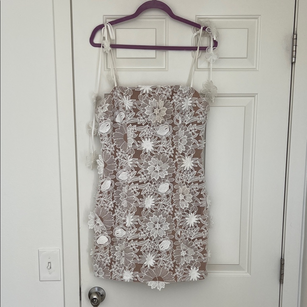 Elliatt Isles Floral Appliqué Mini Dress